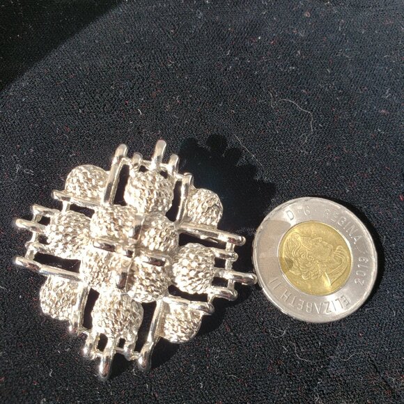 Vintage Brooches - Picture 5 of 10